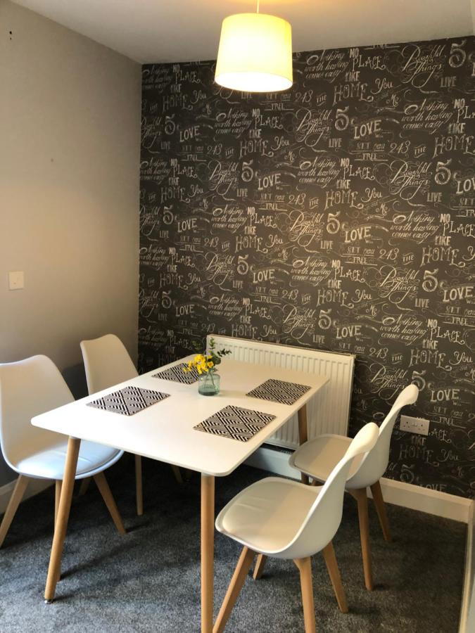 Hill House - 5 Mins Merry Hill - Perfect For Contractors & Families Brierley Hill Buitenkant foto